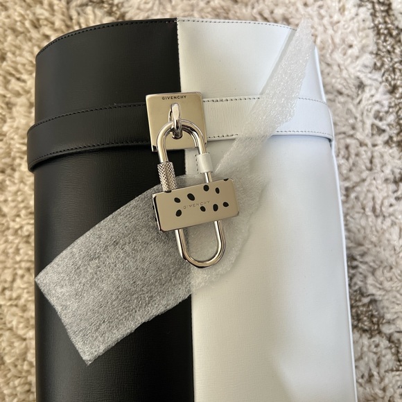 NEW Limited Edition Givenchy Disney Shark Lock Boot - Picture 8 of 15